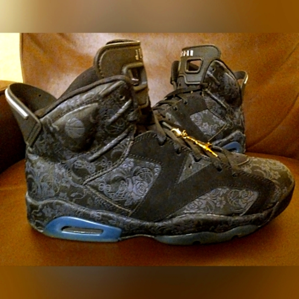 **NIKE** AIR JORDAN "Retro 6 Singles Day" (Custom's)
